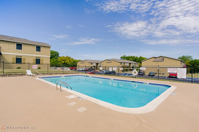 Building Photo - 711 Santa Fe Dr