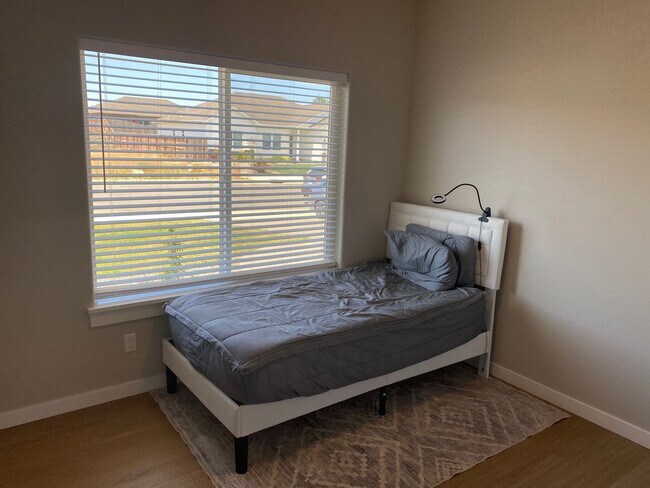 Building Photo - Beautiful 3 Bedroom House in Sutherlin!