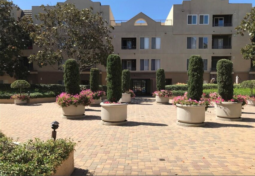 Building Photo - 8889 Caminito Plaza Centro