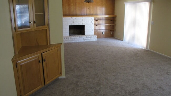 Building Photo - NOR 3 bedroom 2 bath