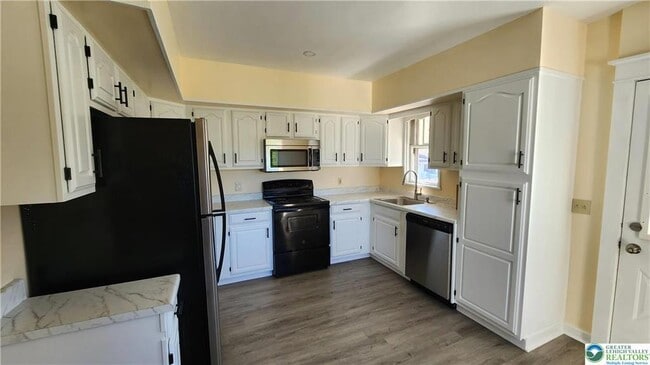 Building Photo - 4633 Lehigh Dr