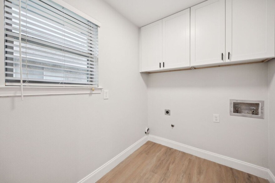 Building Photo - 3413 Parkhaven Dr
