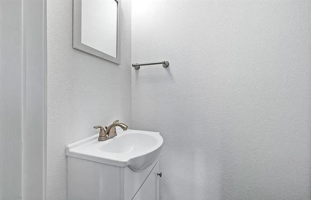 Building Photo - 406 E Elm St