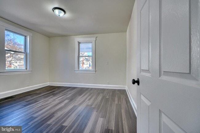 Building Photo - 6504 Rosemont Ave