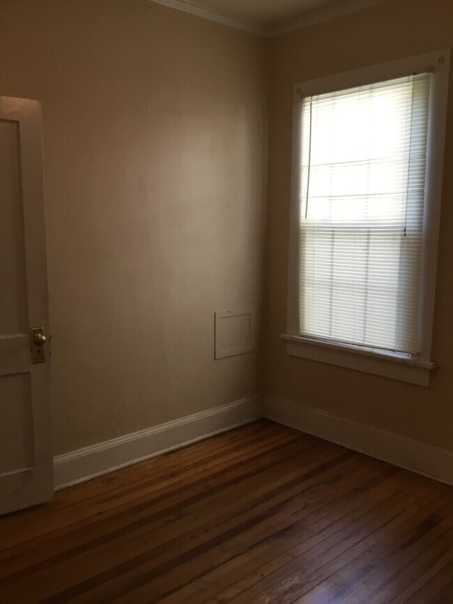 Building Photo - 448 Willowbrook Ave