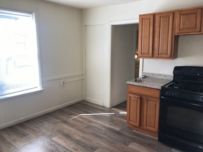 Building Photo - 4 Bedroom Single Family Home in Fairhaven