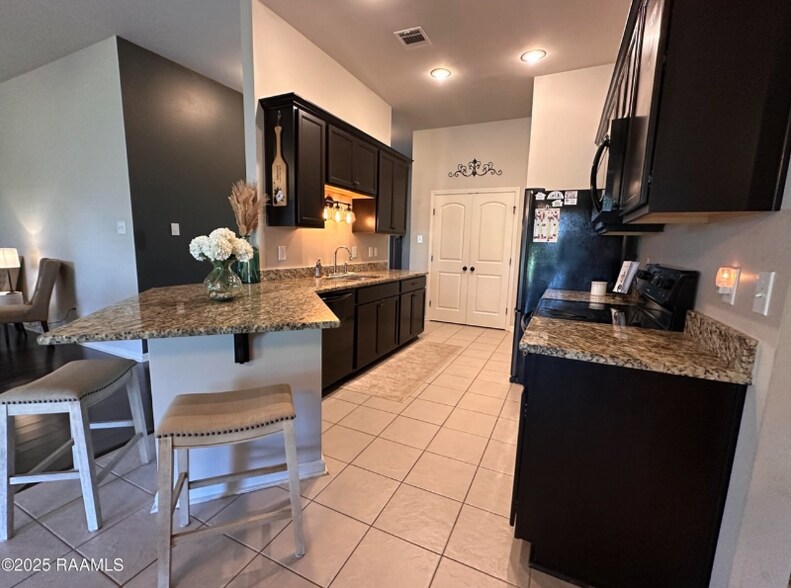 Building Photo - 209 Stanwell Ave