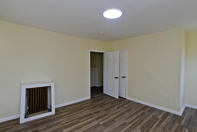 Building Photo - 205 St James Ave