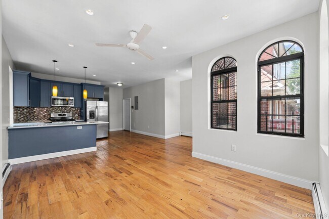Building Photo - 746 E 219th St