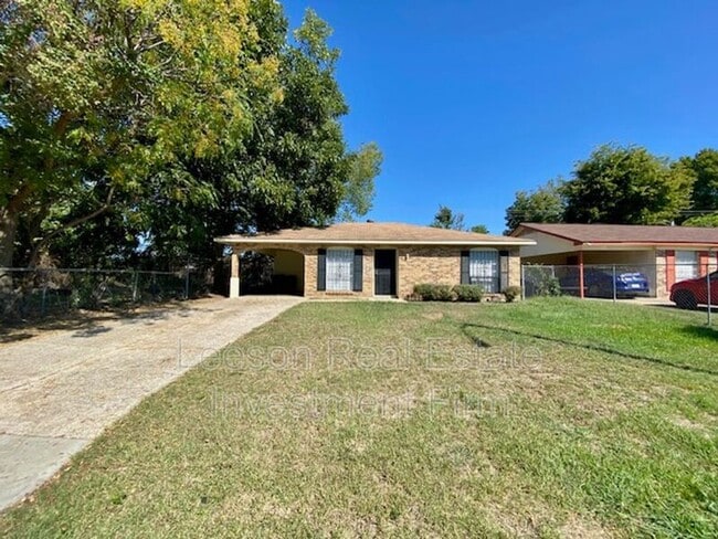 Primary Photo - 217 N Emerald Loop