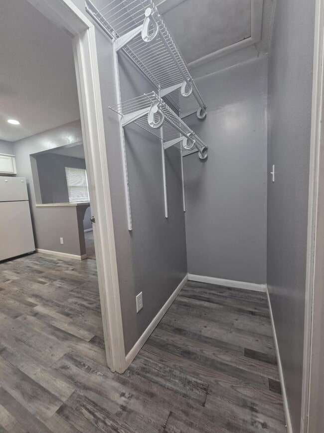 Building Photo - Updated Duplex for Rent