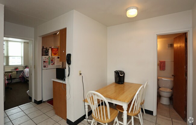 Eating area - 1301 Spring St