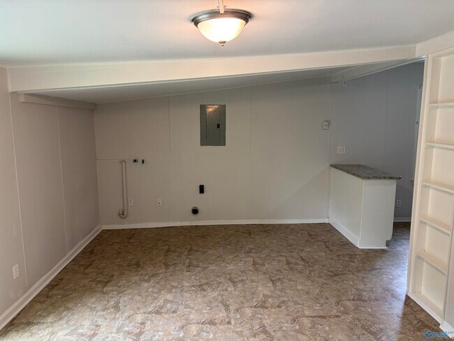 Building Photo - 609 9th St NW