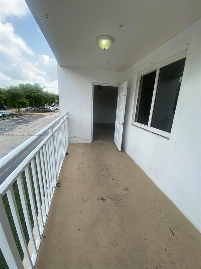 Building Photo - 6930 Miami Gardens Dr