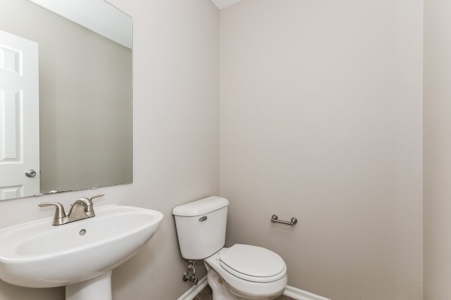 Building Photo - 2837 Ludwig Dr