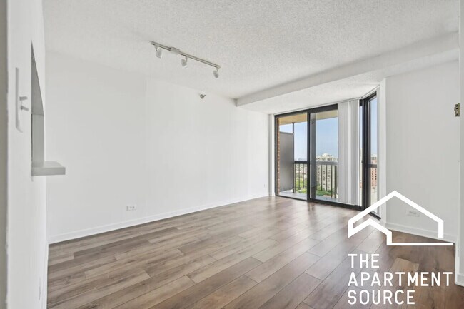 Building Photo - 1000 N La Salle Dr