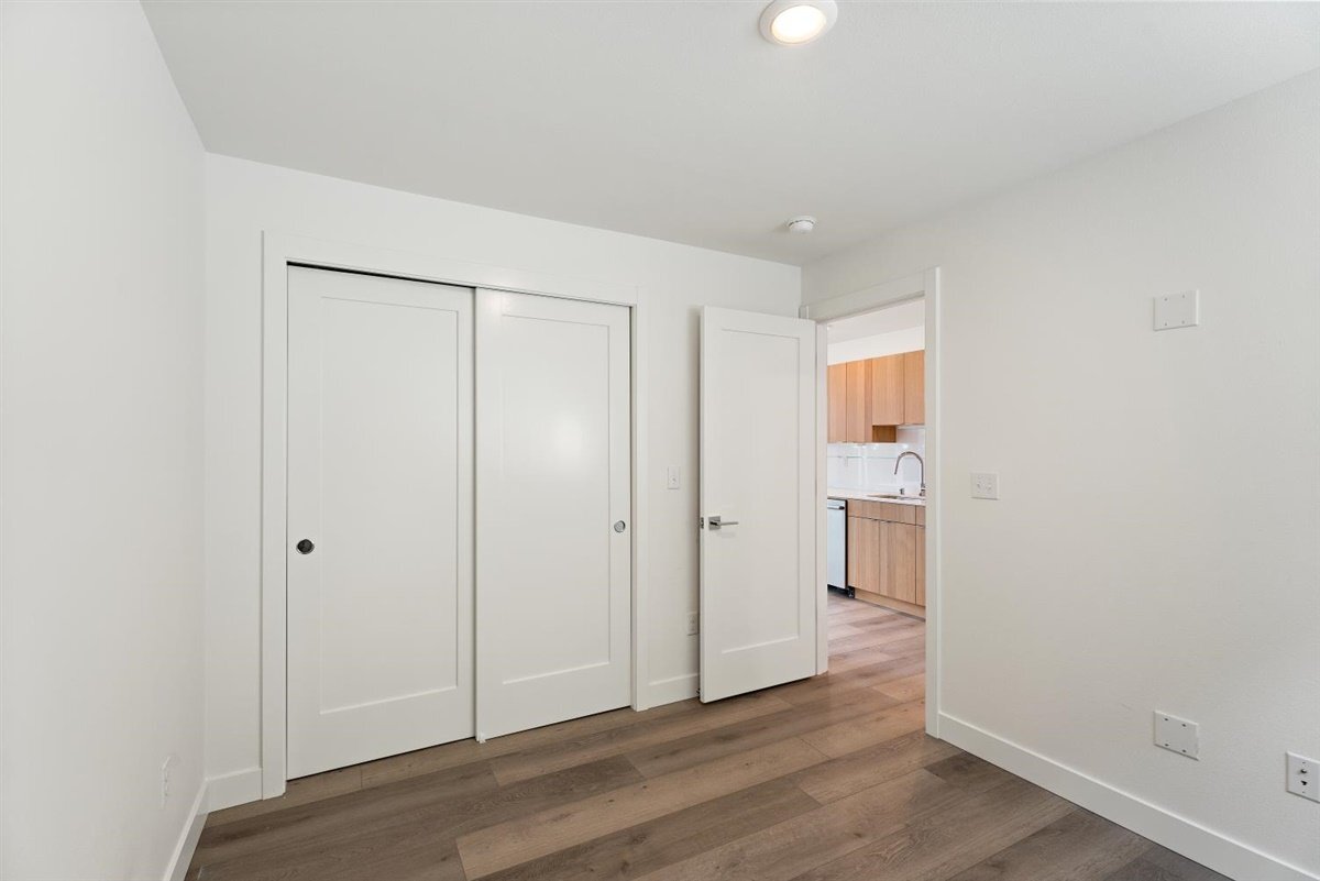 Building Photo - 5810 Roosevelt Way NE