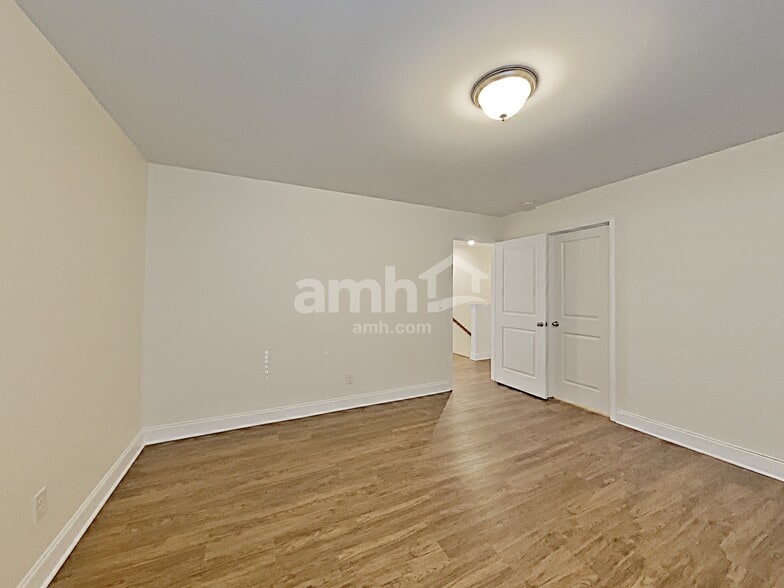 Building Photo - 432 Charity Ln