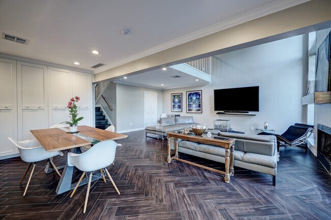 Building Photo - 4732 Post Oak Timber Dr