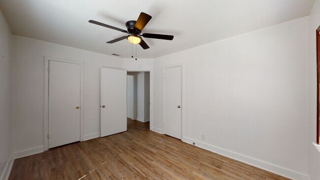 Building Photo - HUGE PRICE IMPROVEMENT $995!!!!