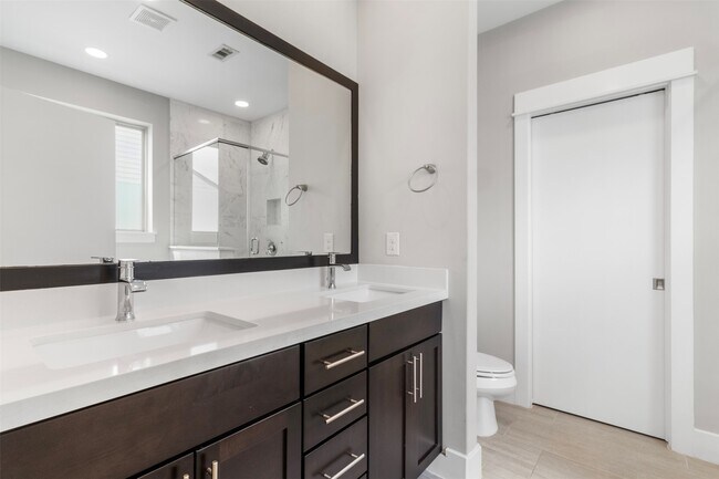 Building Photo - 719 Schwartz St