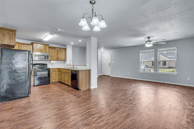 Kitchen/Living Room - 711 W Madison St