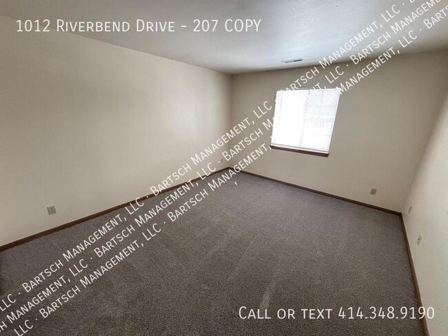 Building Photo - 1012 Riverbend Dr