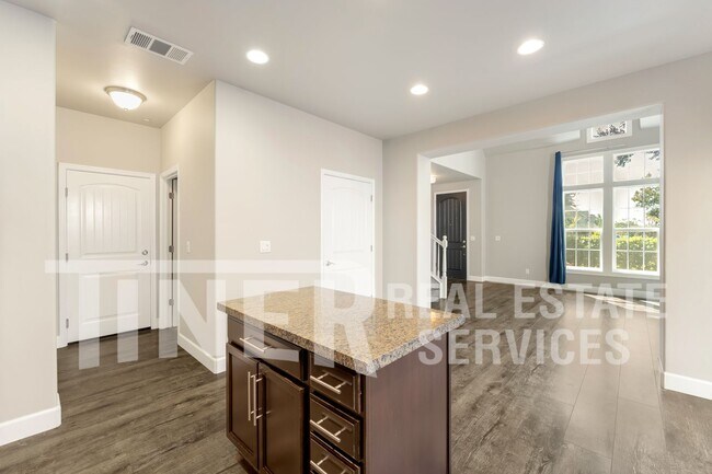 Building Photo - 1040 Matthews Run Way