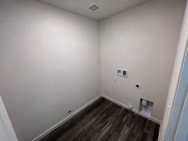 Building Photo - 3br 2Ba 2-Story Brand new Home with fenced...