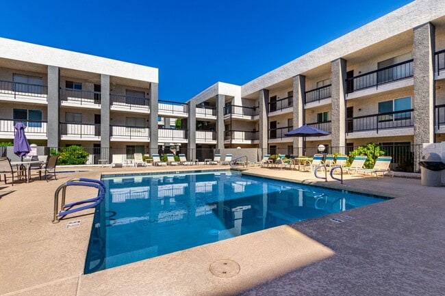 Building Photo - New Listing in Scottsdale