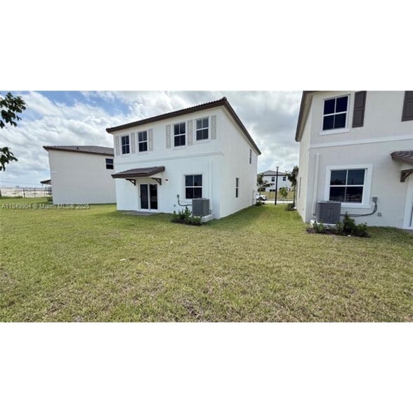 Building Photo - 2539 SE 26th Rd