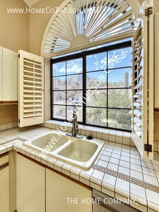 Building Photo - 1551 E Sonoran Desert Dr