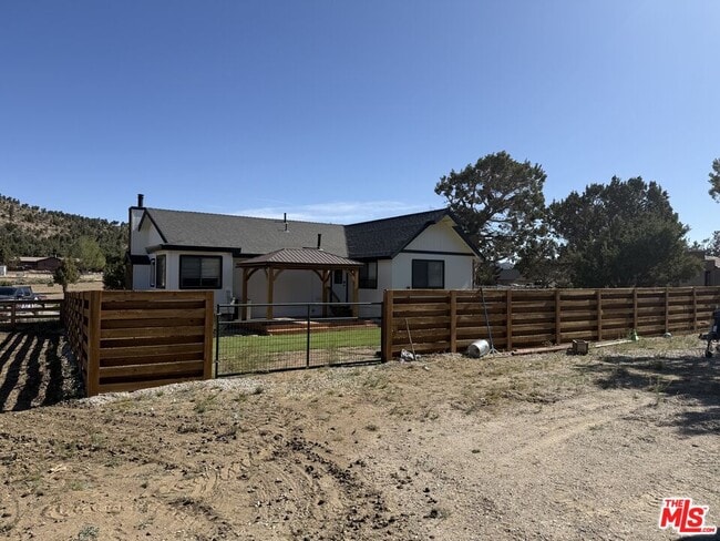 Building Photo - 47041 Pioneer Town Rd
