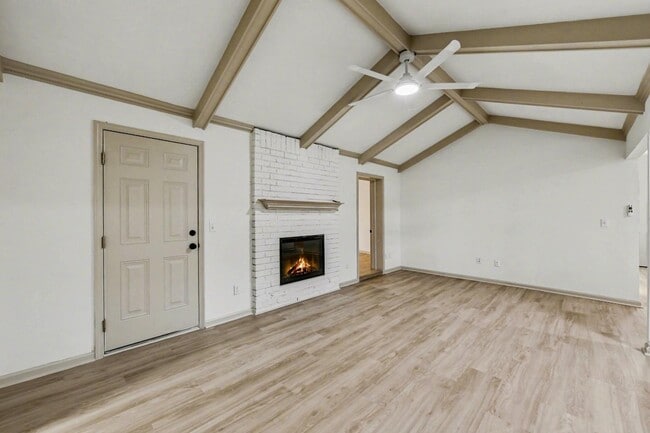 Building Photo - 100 English Rd