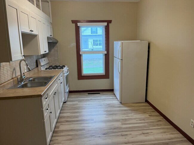 Building Photo - 200 Elizabeth St