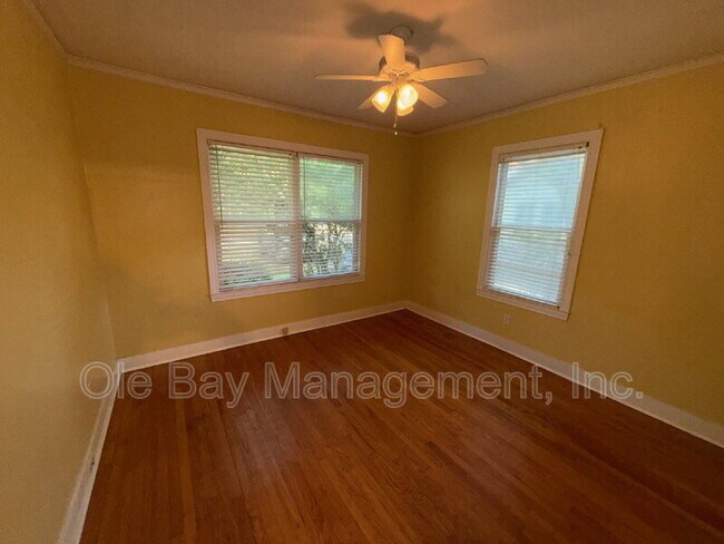 Building Photo - 305 Chidester Ave