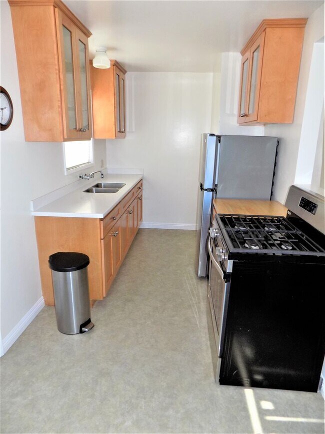 Building Photo - DOW