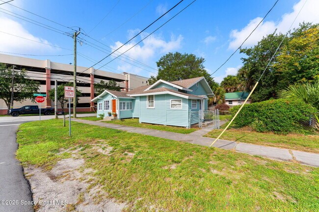 Building Photo - 1804 Tangerine St