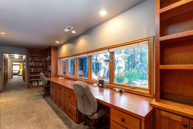 Building Photo - 17028 Cooper Dr