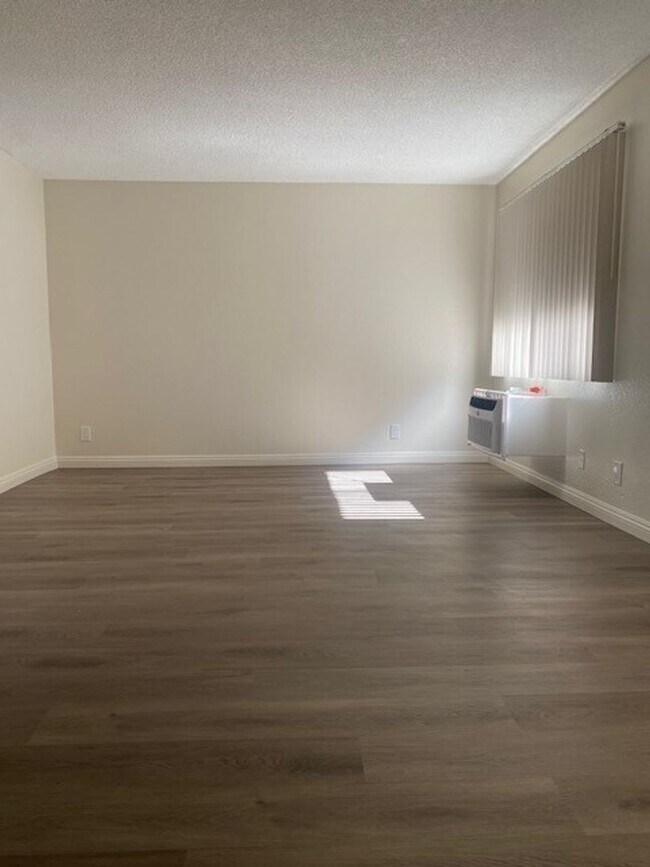 Interior Photo - 15434 Rayen St