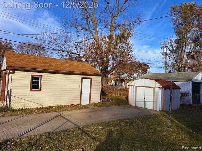 Building Photo - 110 Hamata Ave