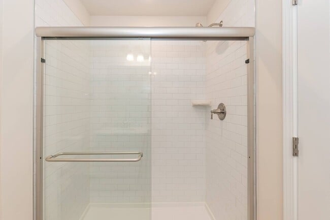 Building Photo - Three Bedroom Home!