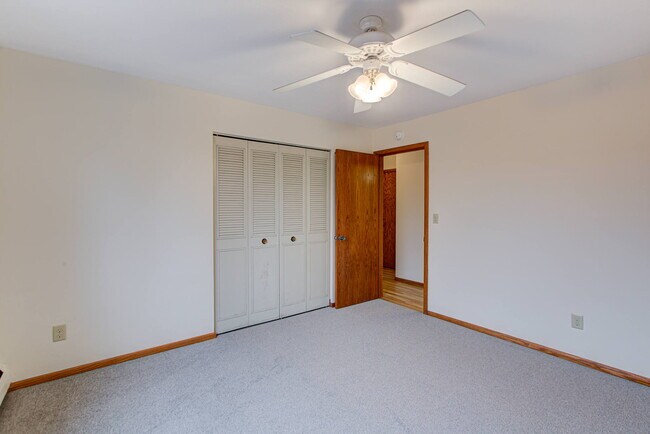 Building Photo - 1890 Lexington Ave N