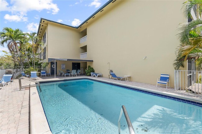Building Photo - 1400 NE 57th Ct