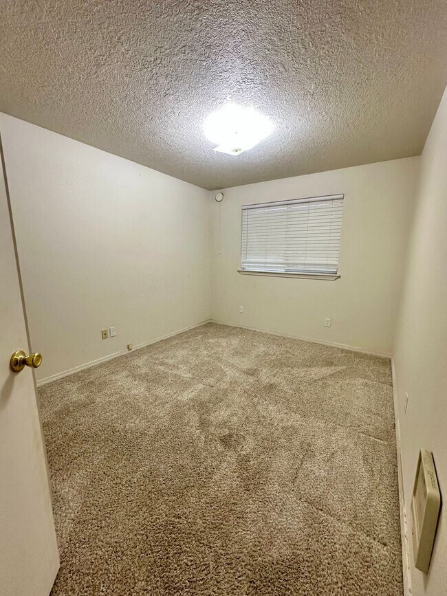 Building Photo - W1768