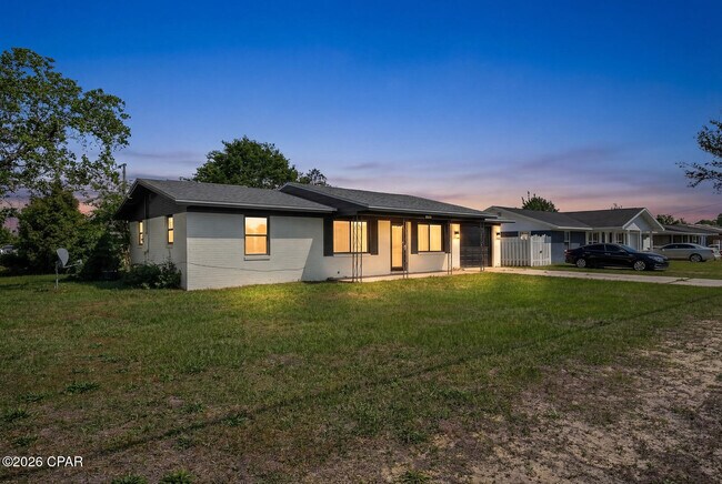 Building Photo - 922 Everitt Ave