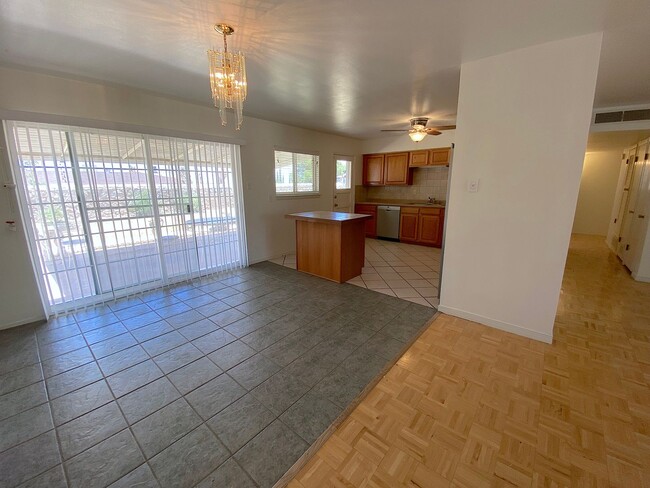 Building Photo - Northeast El Paso 4 bed(possible 5th) with...