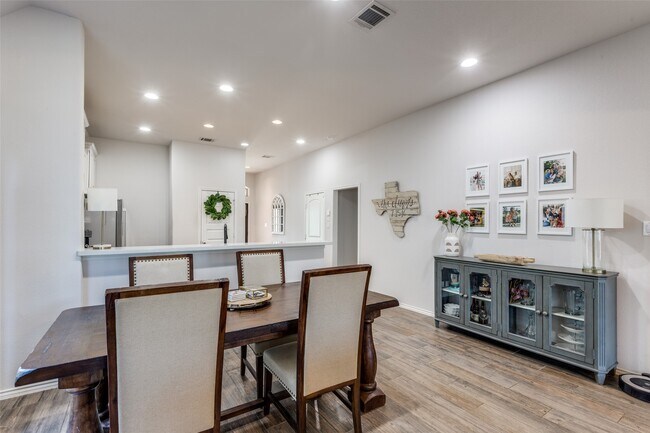 Building Photo - 226 N Bearkat Ct