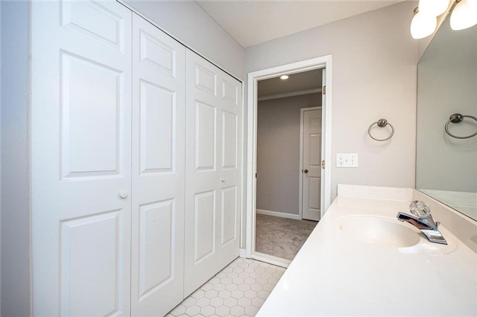 Building Photo - 26202 Plantation Dr NE