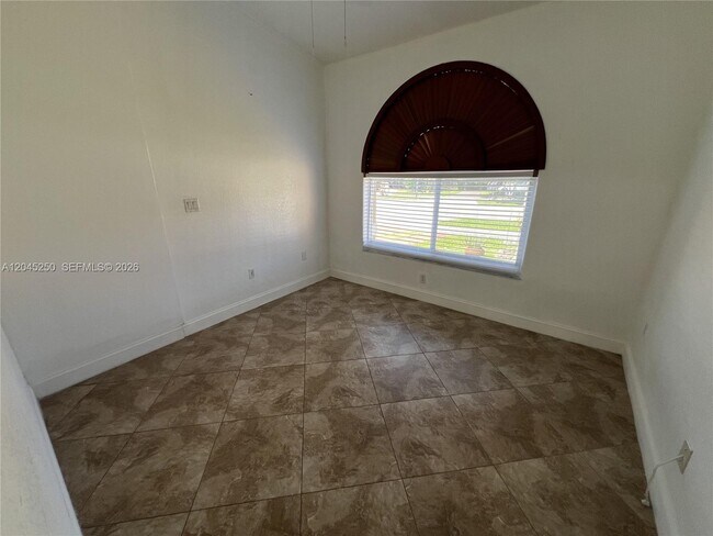 Building Photo - 8842 NW 142nd Ln